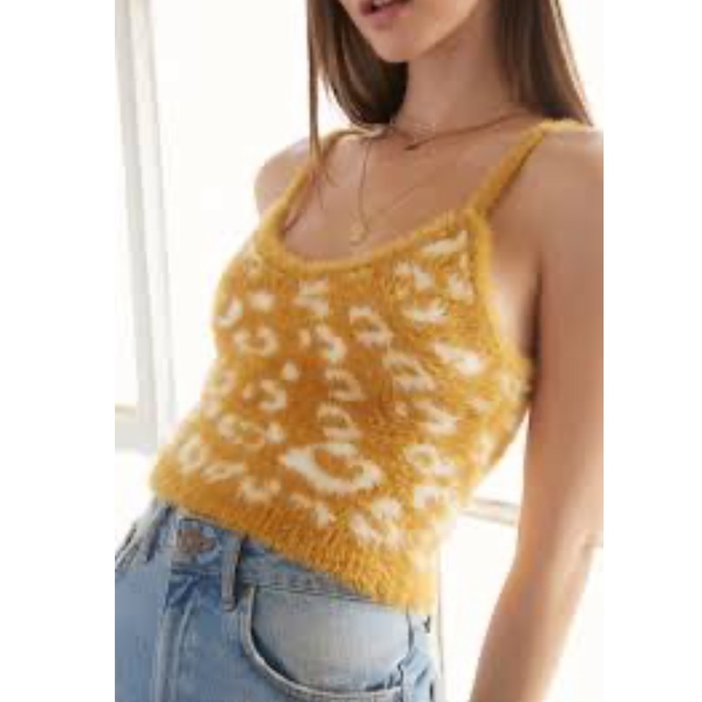 NWT leopard print fuzzy crop top